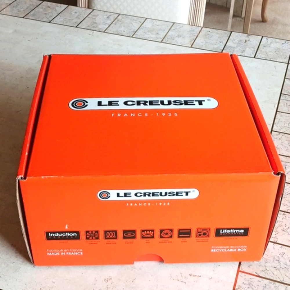 LE CREUSET Limited edition 5 1/4 QT. Cast Iron slow cooker pot, "meringue" Shade - Picture 5 of 12